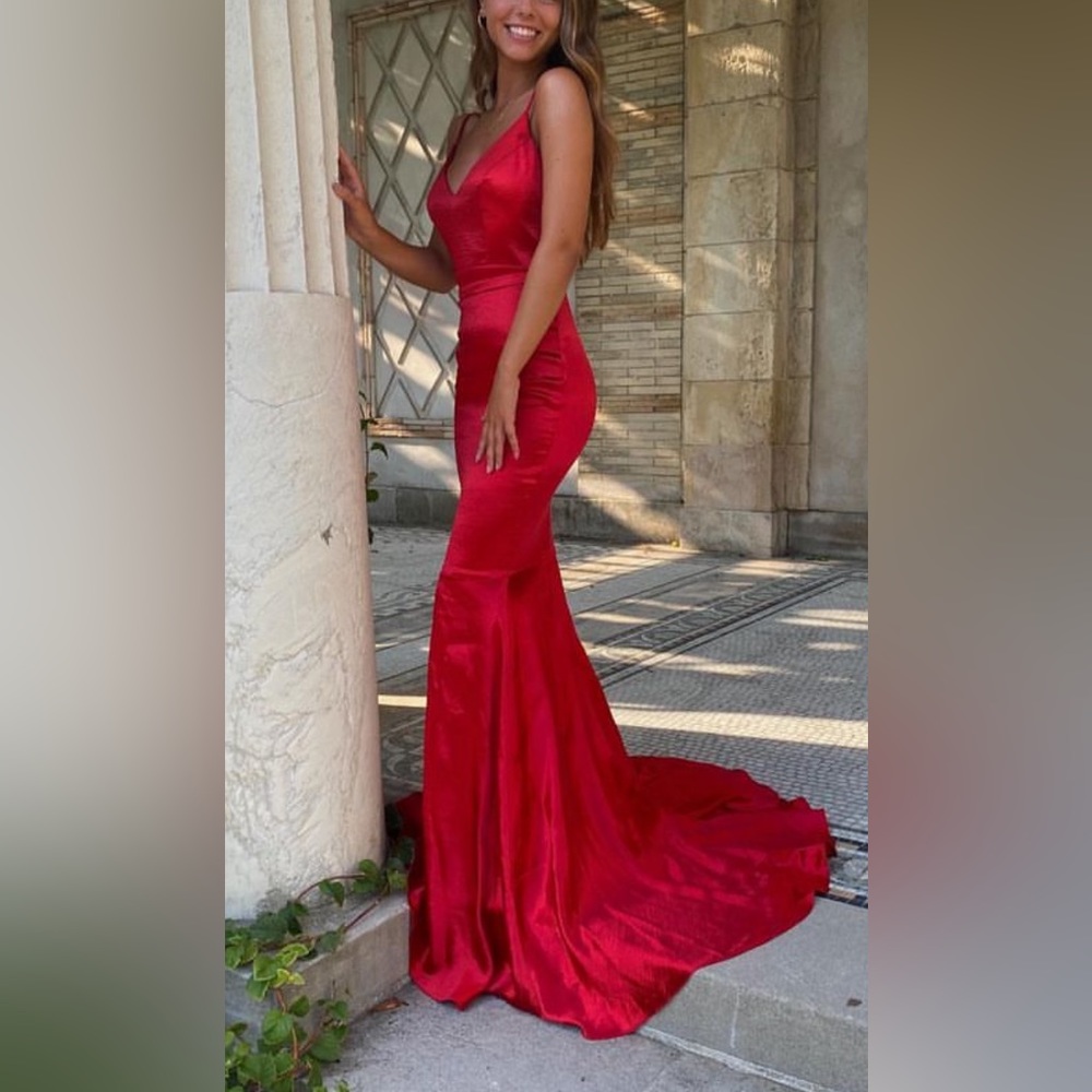 Beautiful red dress! Perfect for prom, only wore once for pictures!